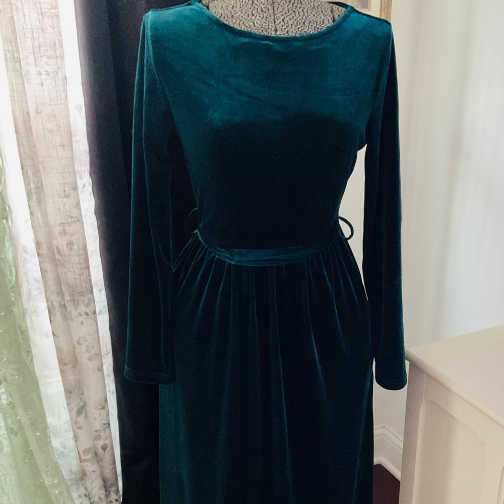 Dark emerald green velvet dress